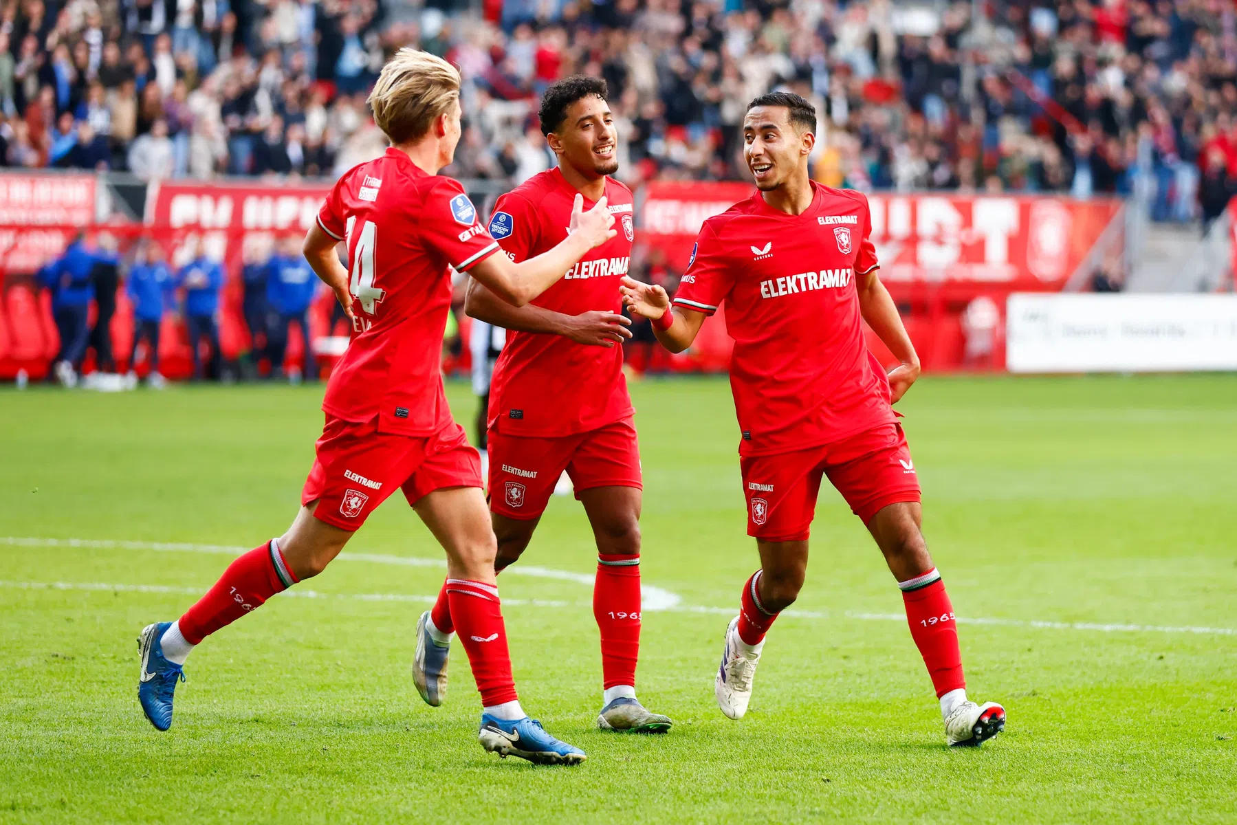 Curieuze eigen goal leidt evenaring grootste derbyzege FC Twente in
