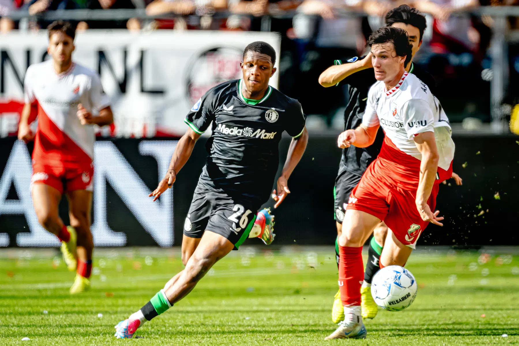 Read kijkt tevreden terug op basisdebuut: 'Blij met Timber en Hwang'