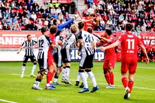 Thumbnail for article: Dubbelslag voor Twente: rood feest in de (mentale) derby