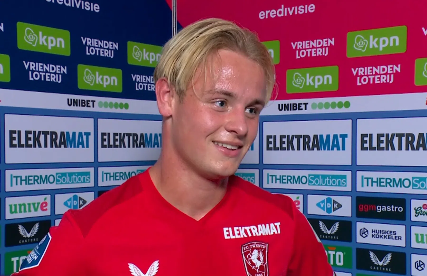 Heldenontvangst verrast FC Twente-debutant: 'Bijzondere naam, denk ik'