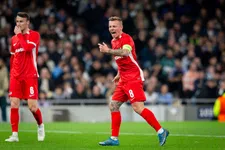 Thumbnail for article: Jordy Clasie en het verval van AZ: 'Het is bizar'