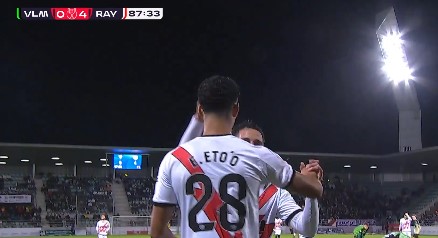 Eto'o ziet zoon 27 jaar na eigen doorbraak eerste Spaanse goal maken