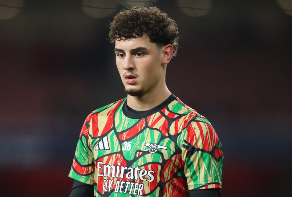 Voormalig Ajax-talent debuteert als achttienjarige onder lat bij Arsenal