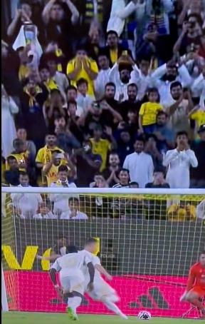 Fan Al-Nassr moet nieuwe telefoon kopen door misser Ronaldo