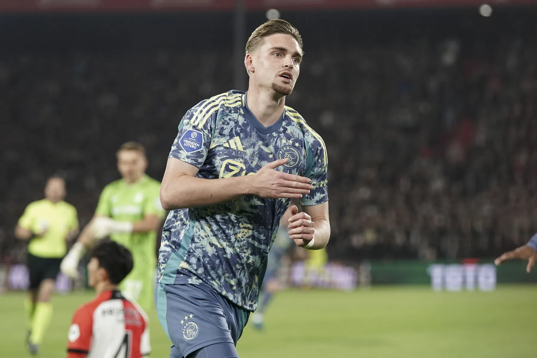 Taylor zorgt voor schok in De Kuip met zijn eerste ooit in De Klassieker