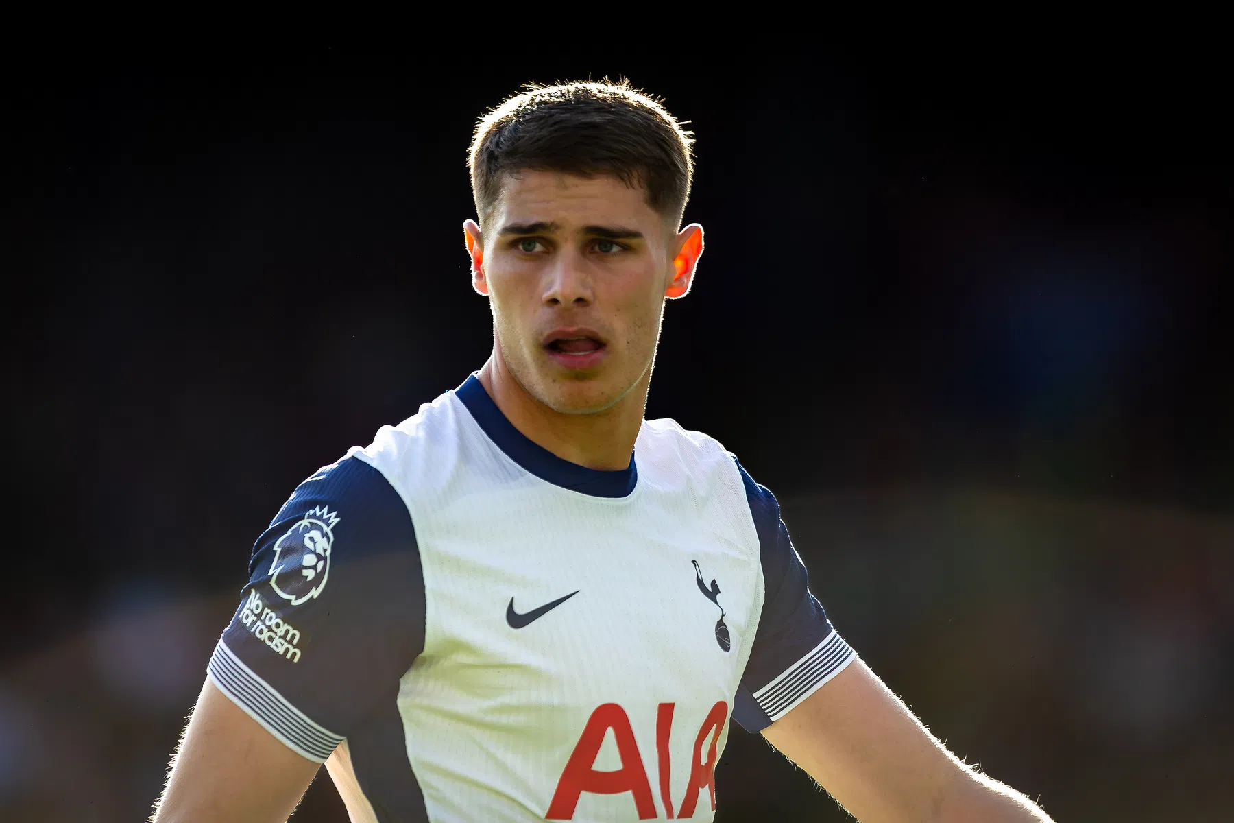 Tottenham knikkert Man City uit League Cup, maar verliest Van de Ven