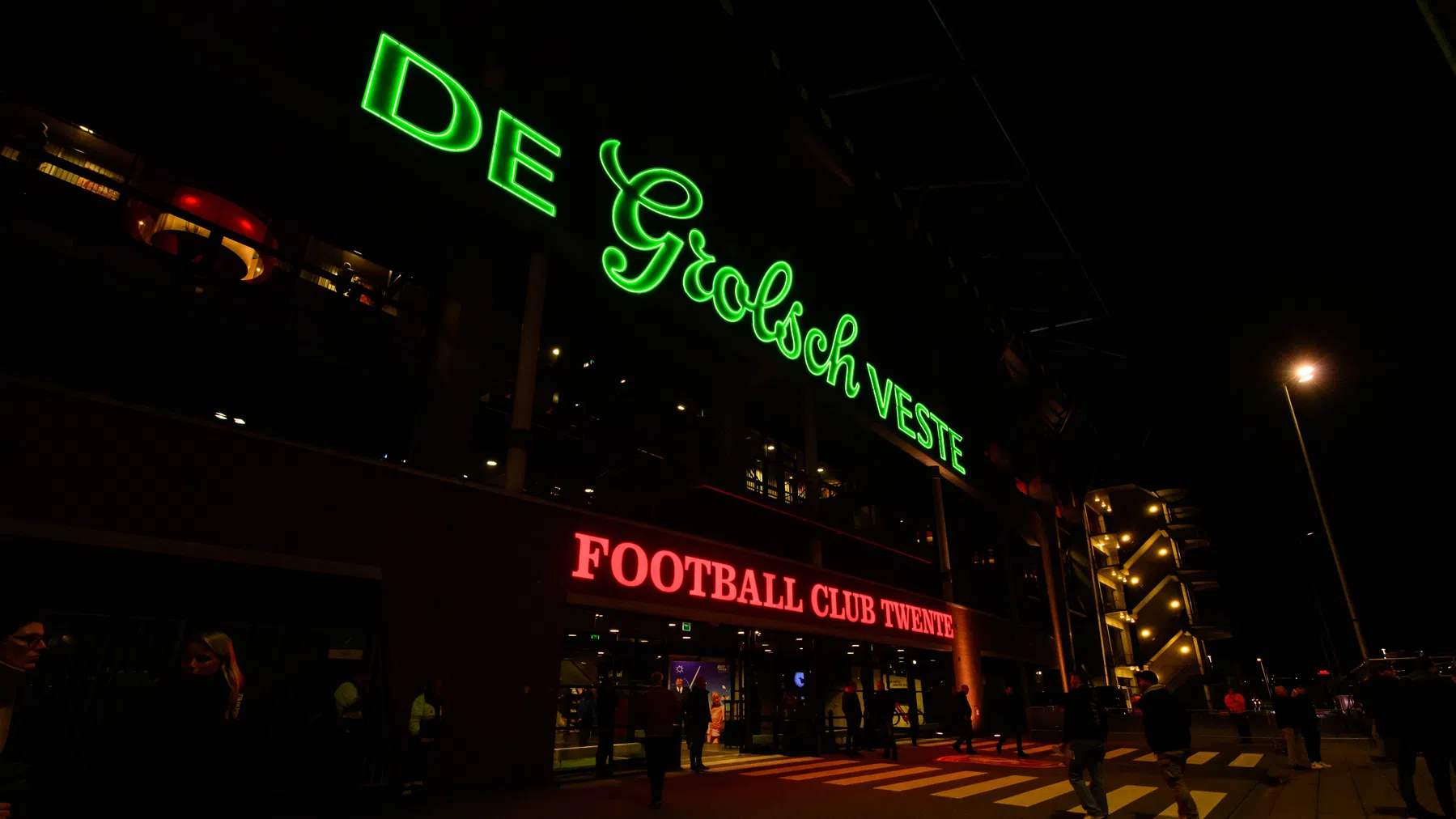 FC Twente krijgt straf voor racistische uitlatingen toeschouwers