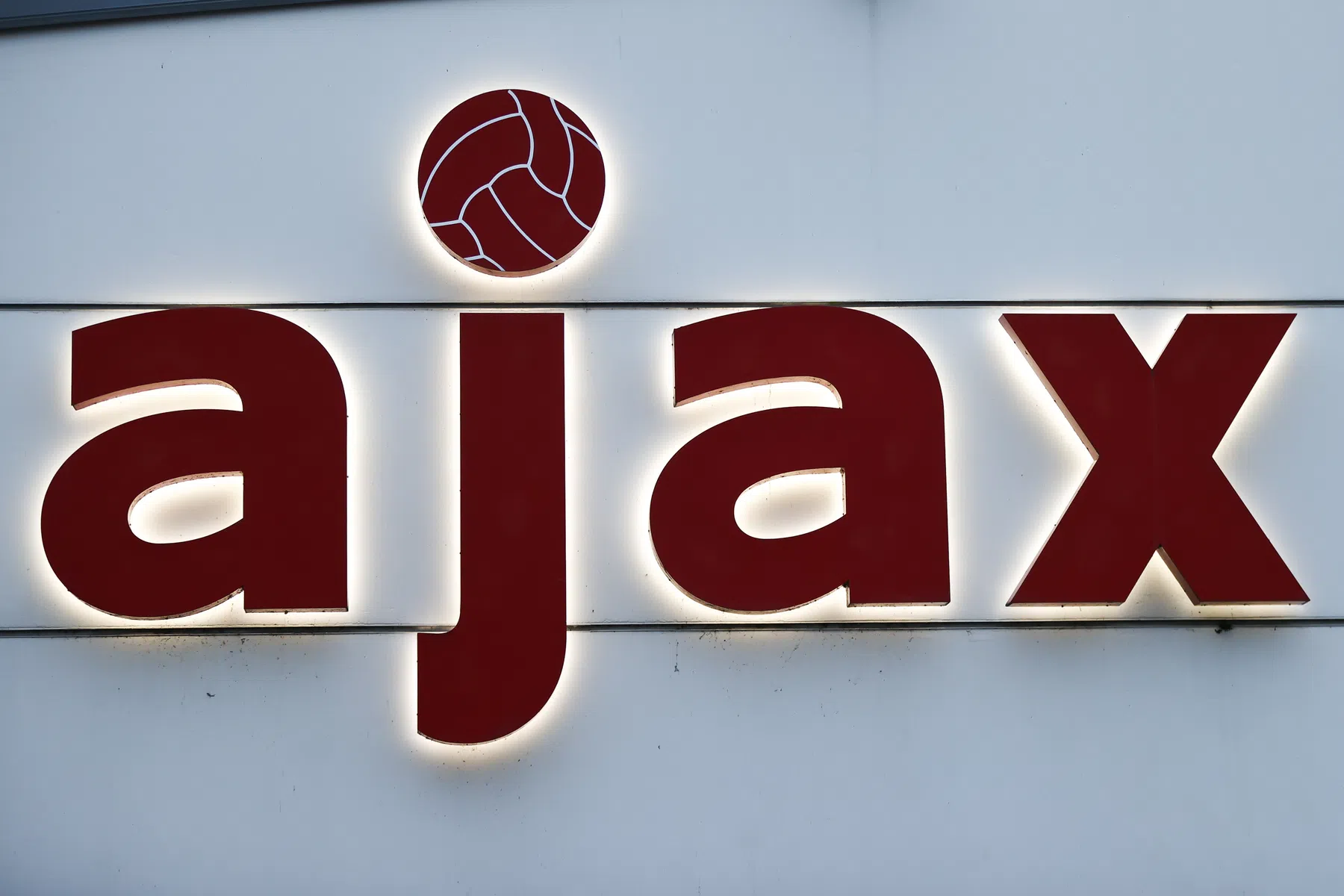 Ajax vindt drie nieuwe kandidaten voor rvc, Van Praag blijft voorlopig