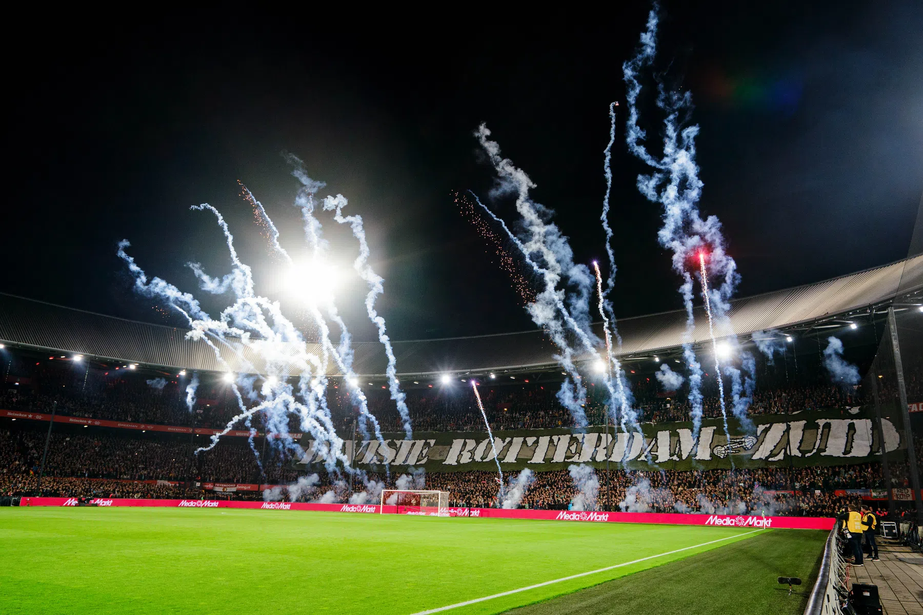 Derde spits Carranza moet voor Feyenoord-goals zorgen tegen geplaagd AZ