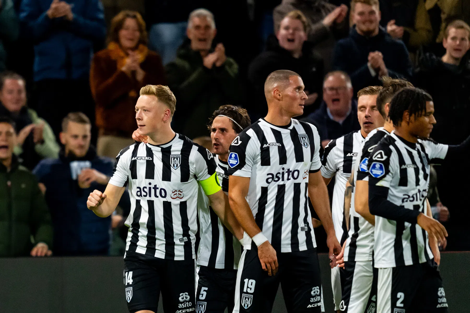 NAC onder toeziend oog Ten Hag na blamage ook onderuit tegen Heracles