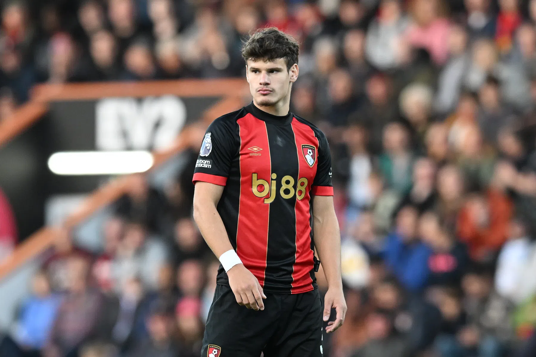 Kerkez schittert tegen Man City, ex-Ajacied Álvarez benadeelt team flink