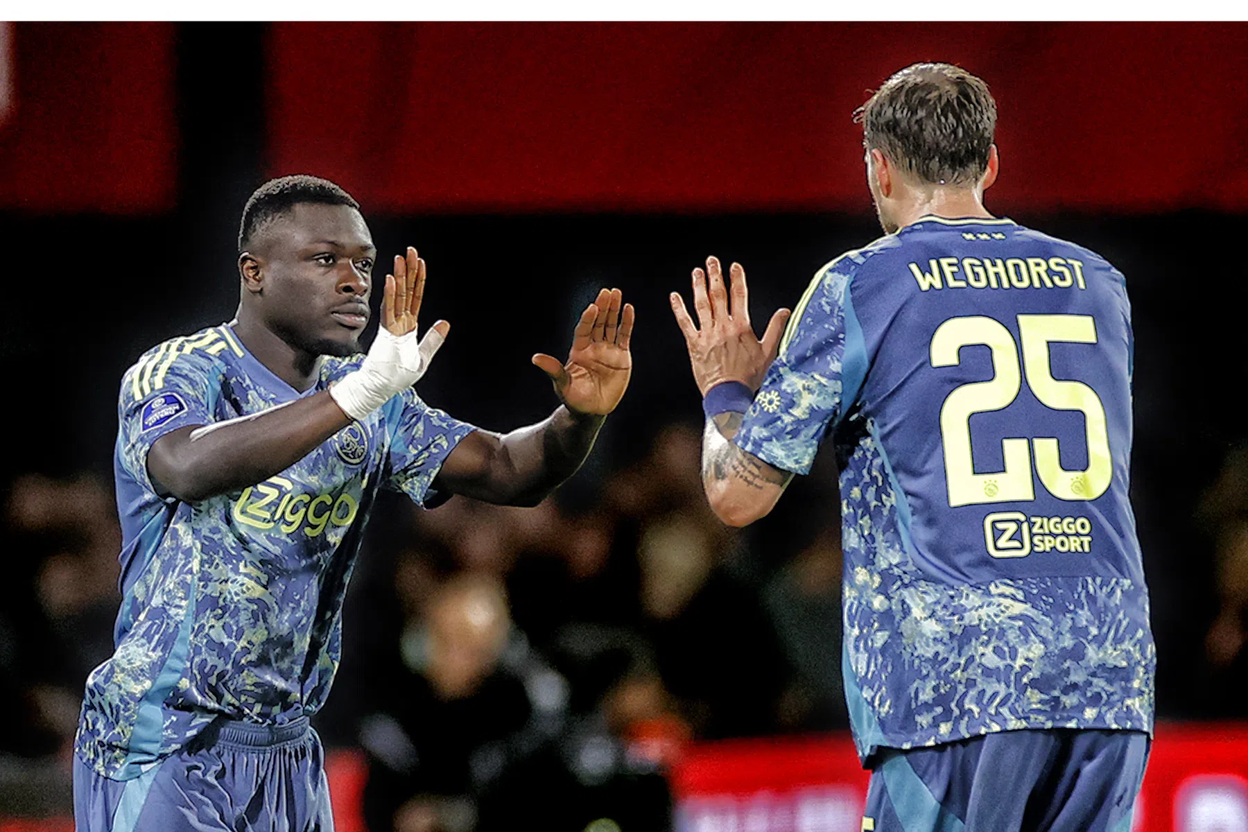 Farioli voert tegen PSV drie wijzigingen door in opstelling Ajax, Brobbey speelt