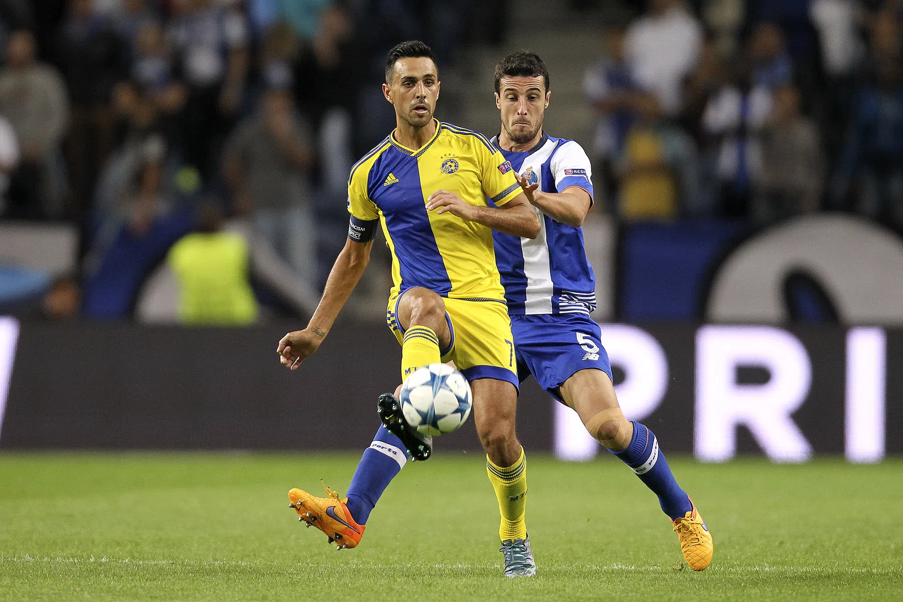 Maccabi lijdt frustrerende nederlaag voor Ajax-duel: Zahavi mist penalty