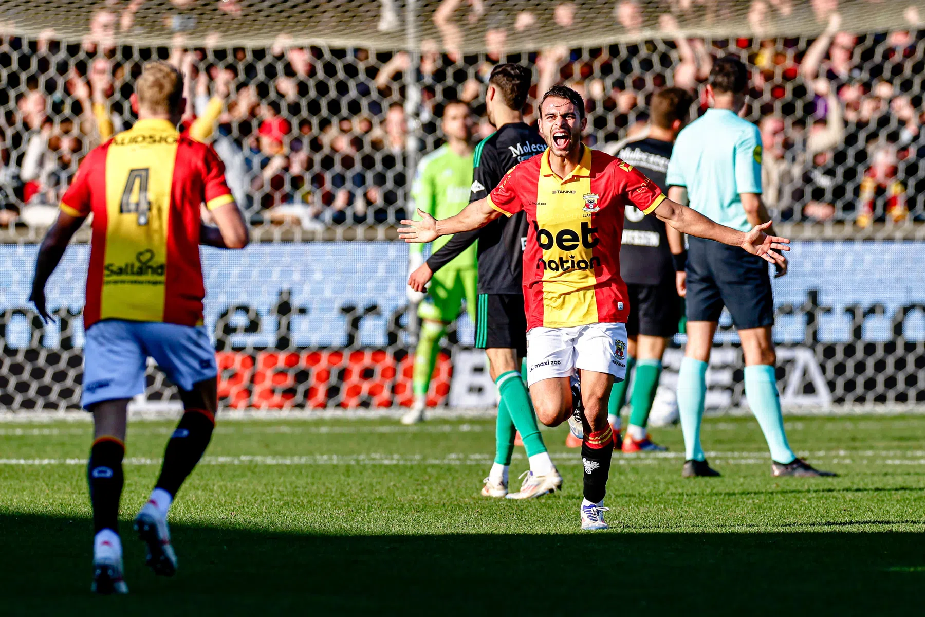 Go Ahead knokt zich terug tegen PEC in IJsselderby met twee gezichten