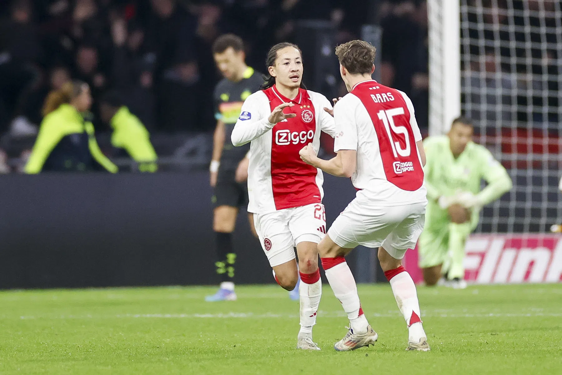 Fitz-Jim lacht na vraag over titelkansen Ajax