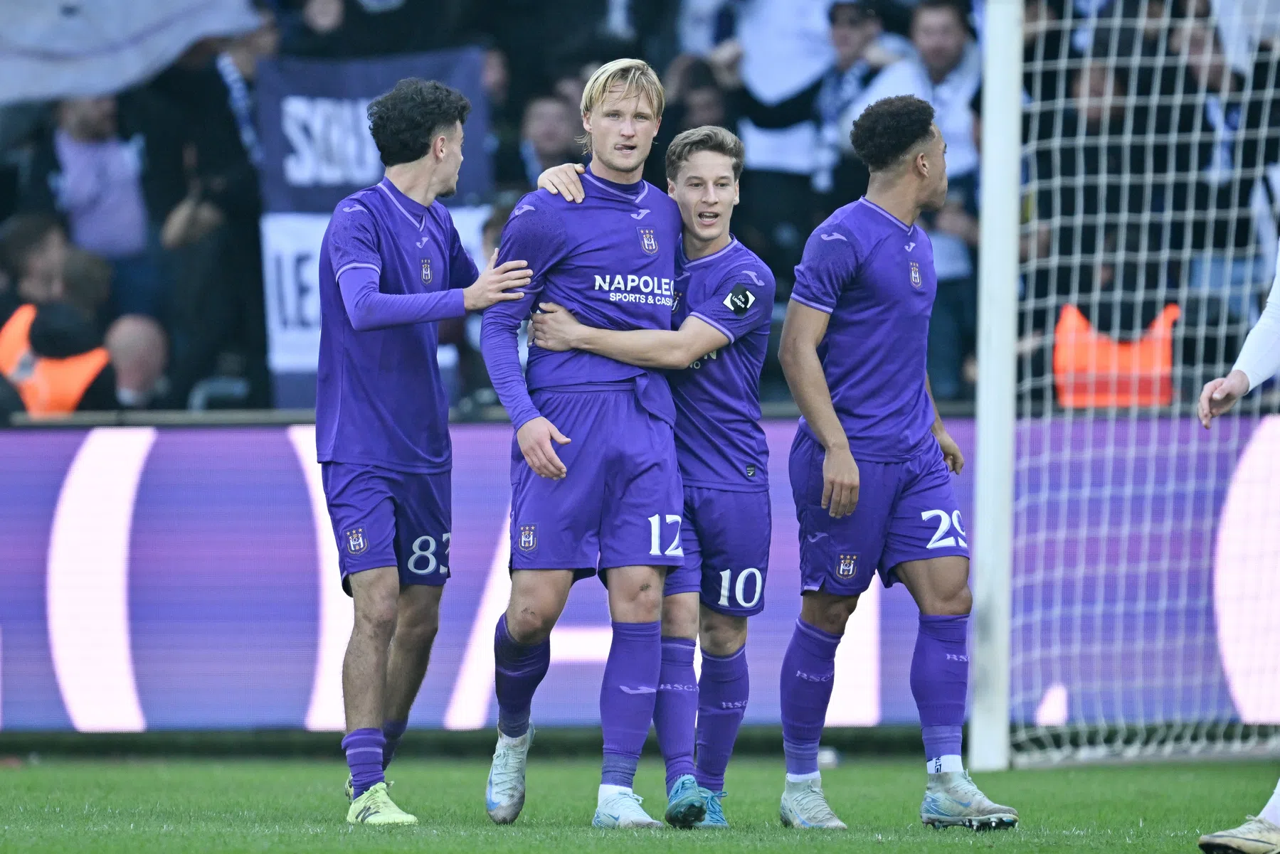 Vijf goals in vier dagen: Dolberg is los in Brussel