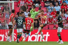 Thumbnail for article: Hoeveel punten hebben Feyenoord en PSV nog nodig in de Champions League?