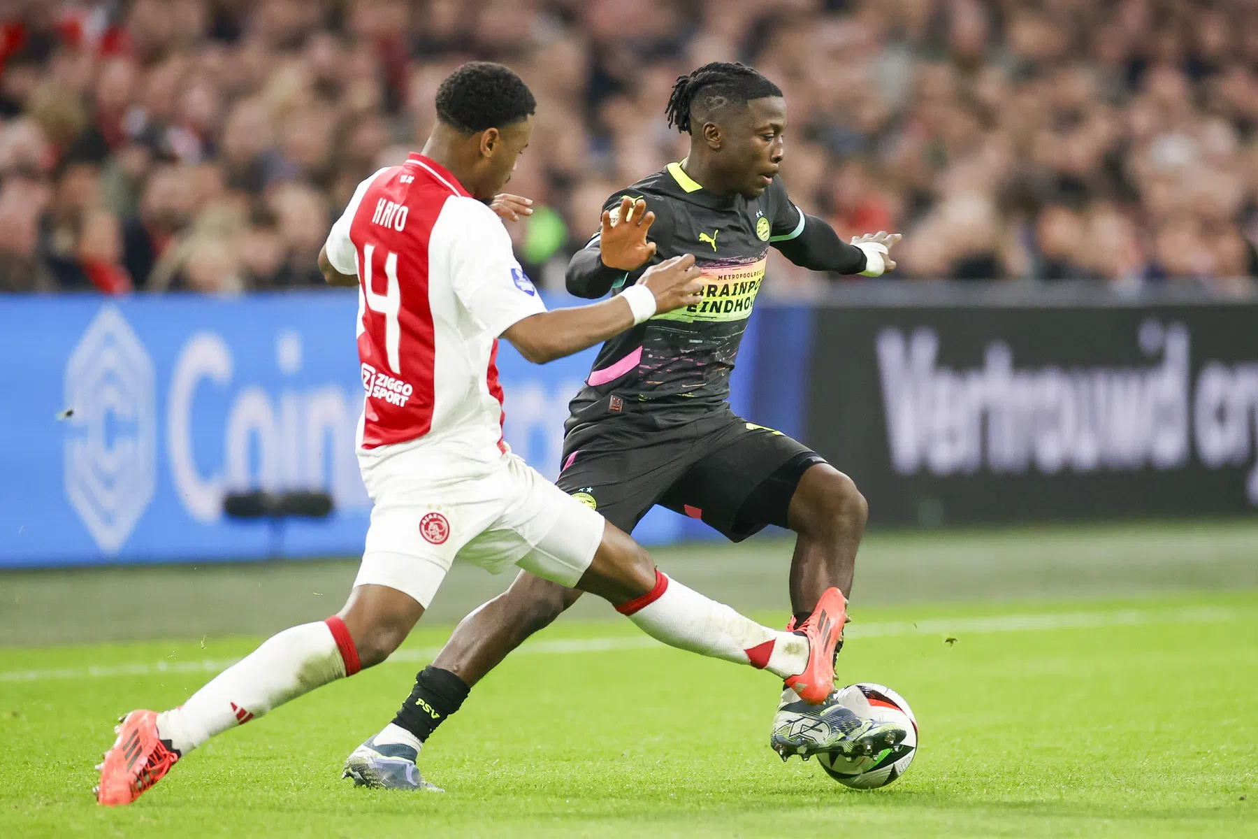 Bosz voert één noodgedwongen en één verrassende wissel door bij PSV