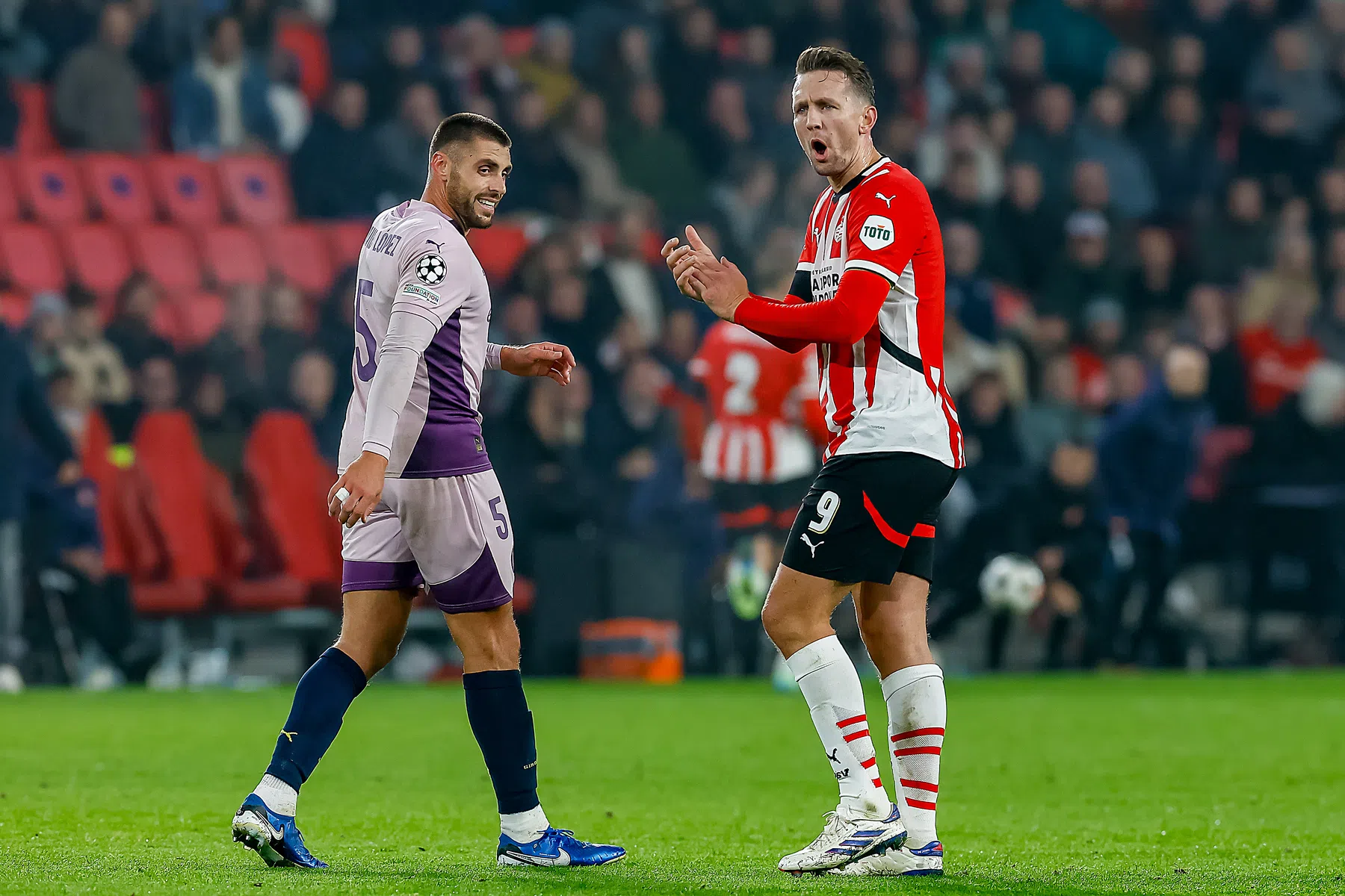 Luuk de Jong geniet tijdens recordwedstrijd: 'Heerlijk zo'n avond'
