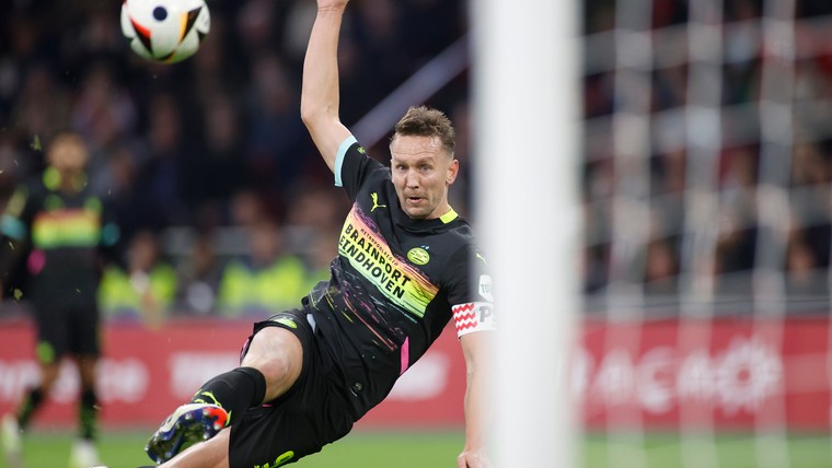 PSV-spits De Jong schrijft geschiedenis met basisplaats tegen Girona