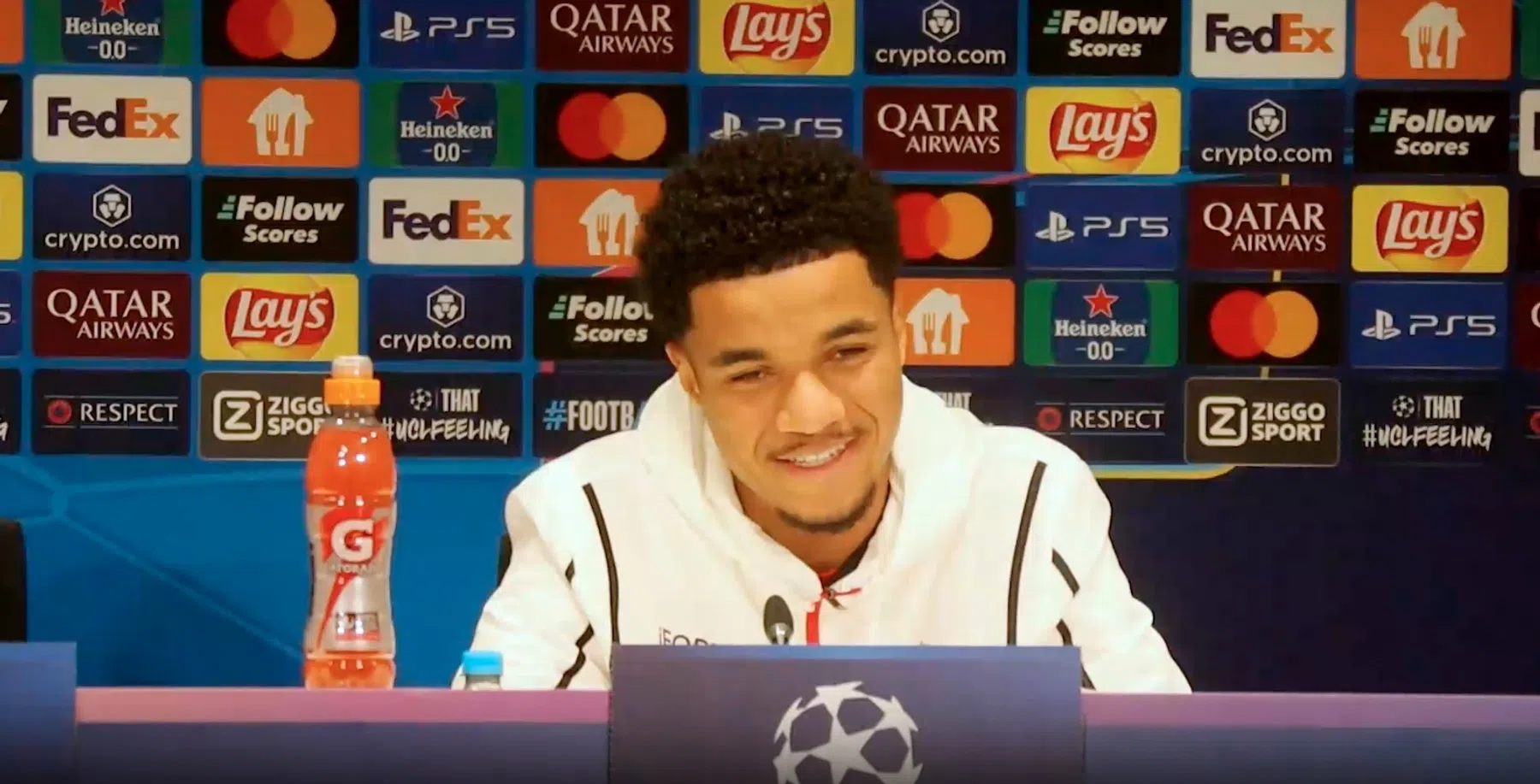 Tillman blij met aanvallende rol: 'Minder saai inderdaad'