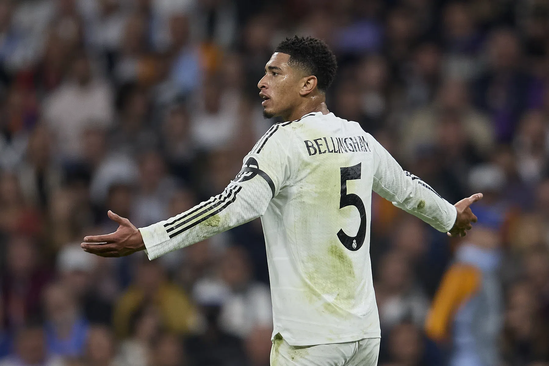 Fluitconcert, kritische kranten en boze spelersvrouw: het is crisis bij Real