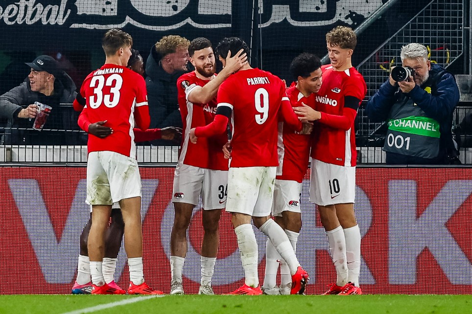 Excellerende AZ-talenten stunten en wervelen langs Fenerbahçe