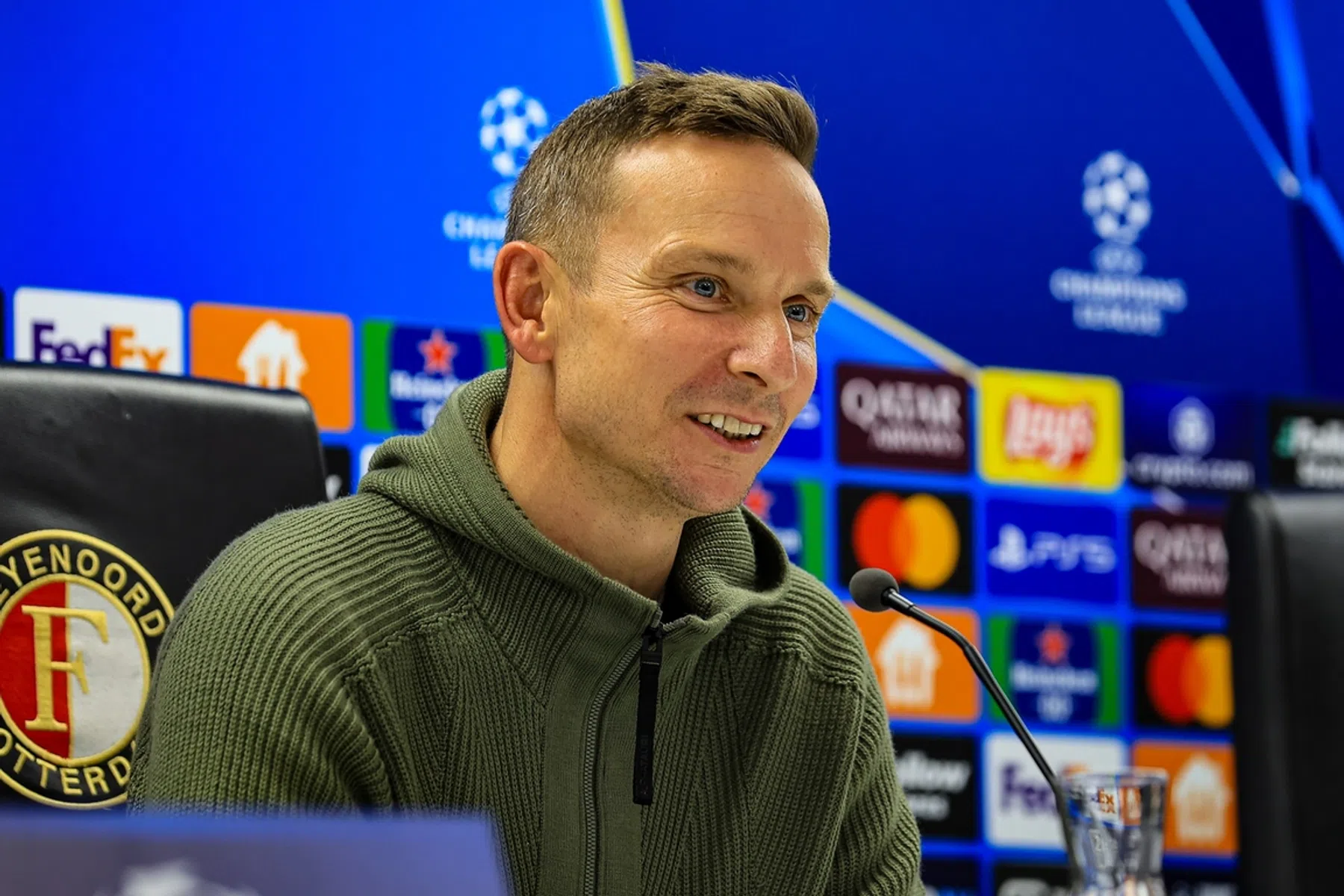 Opgeluchte Lijnders pakt winst in De Kuip: 'Na 1-2 dacht ik: het zal toch niet?'