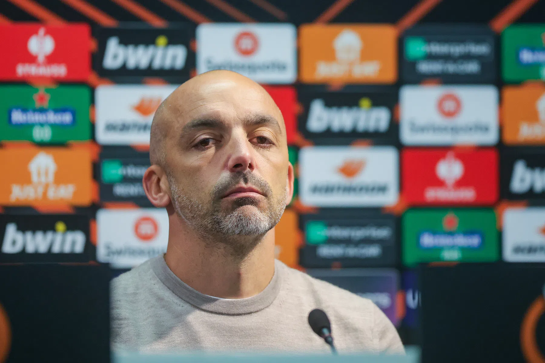 Maccabi-coach huiverig voor Ajax: 'Heel veel goede dingen gezien'