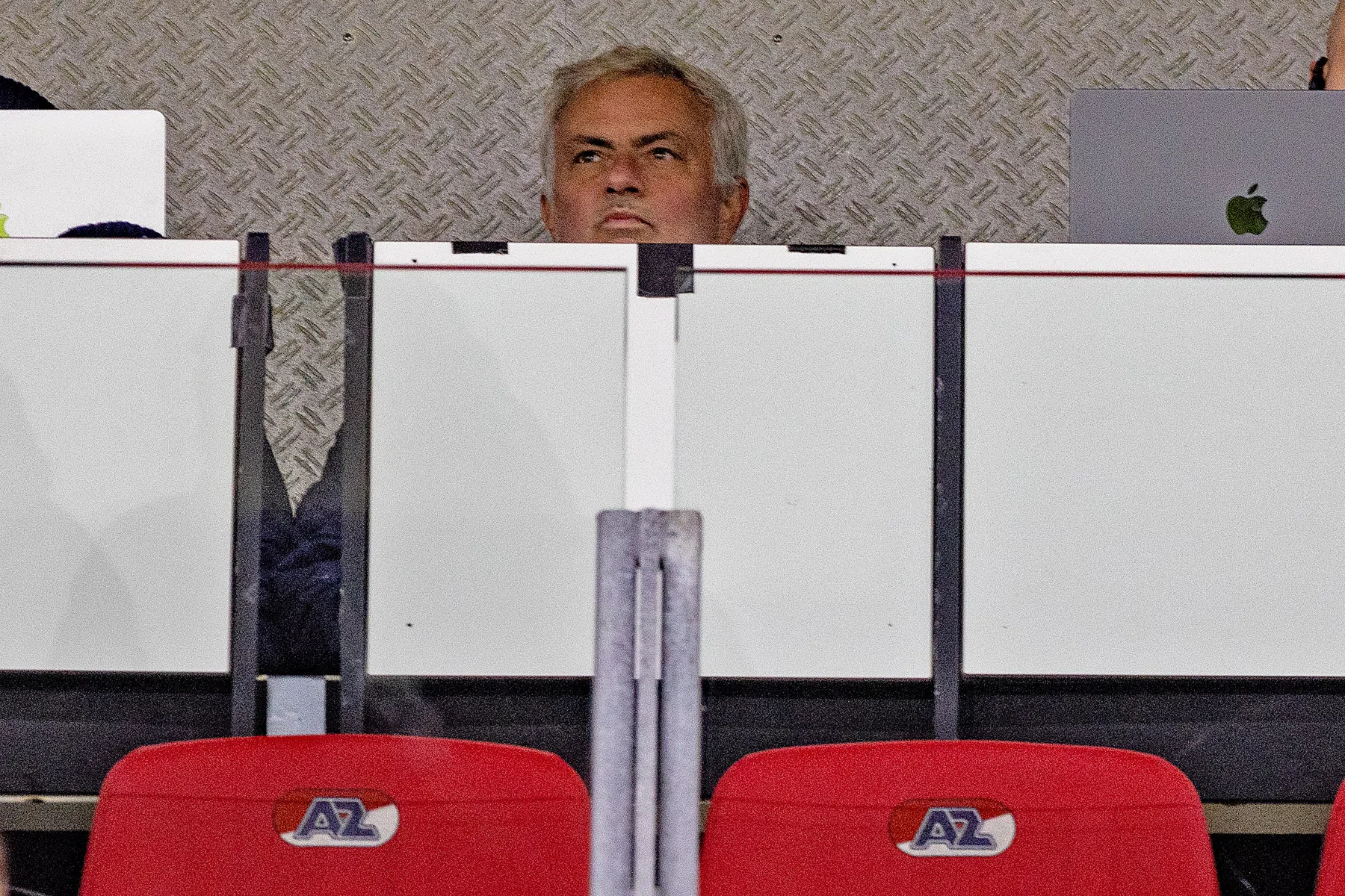 Net terug van schorsing tegen AZ en Mourinho heeft alweer een nieuwe