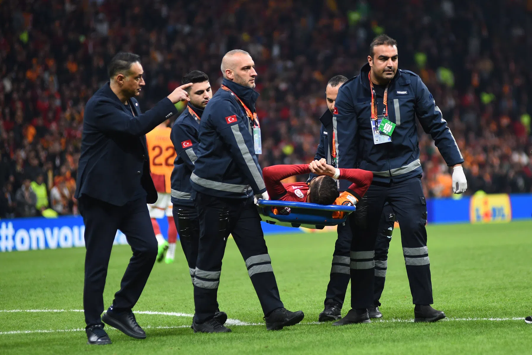 Ajax en AZ hoeven geen rekening te houden met pechvogel van Galatasaray