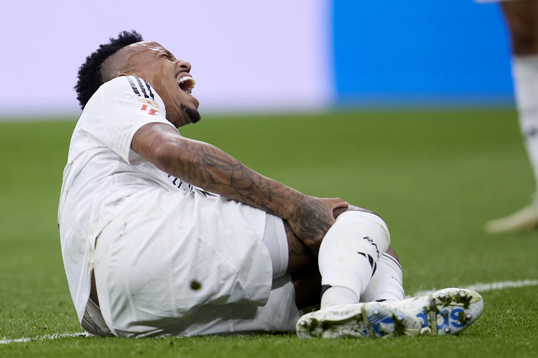 Real krijgt slecht nieuws: Militão weer lang aan de kant met knieblessure