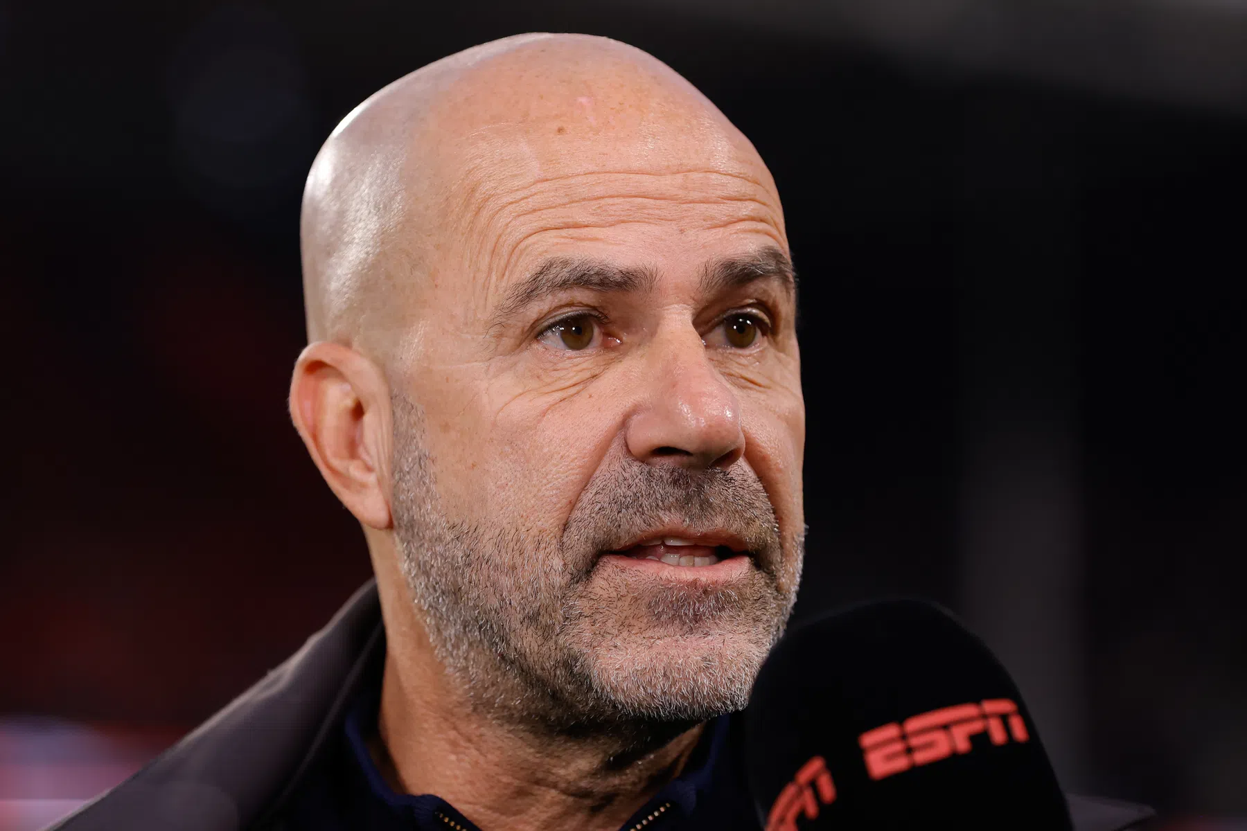 Bosz geeft De Jong weer eens rust en kan toch beschikken over Lang
