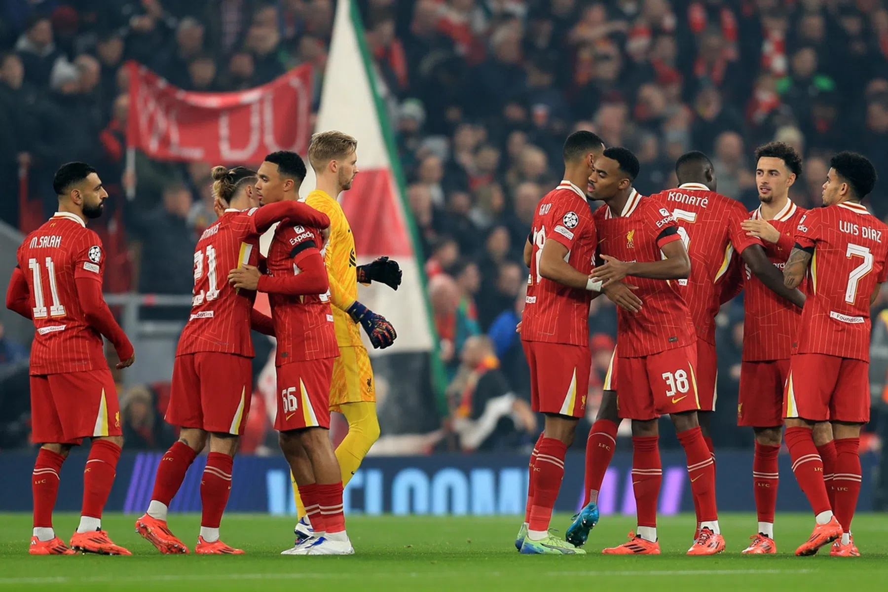 Liverpool countert zich langs Aston Villa en slaat gat van vijf punten