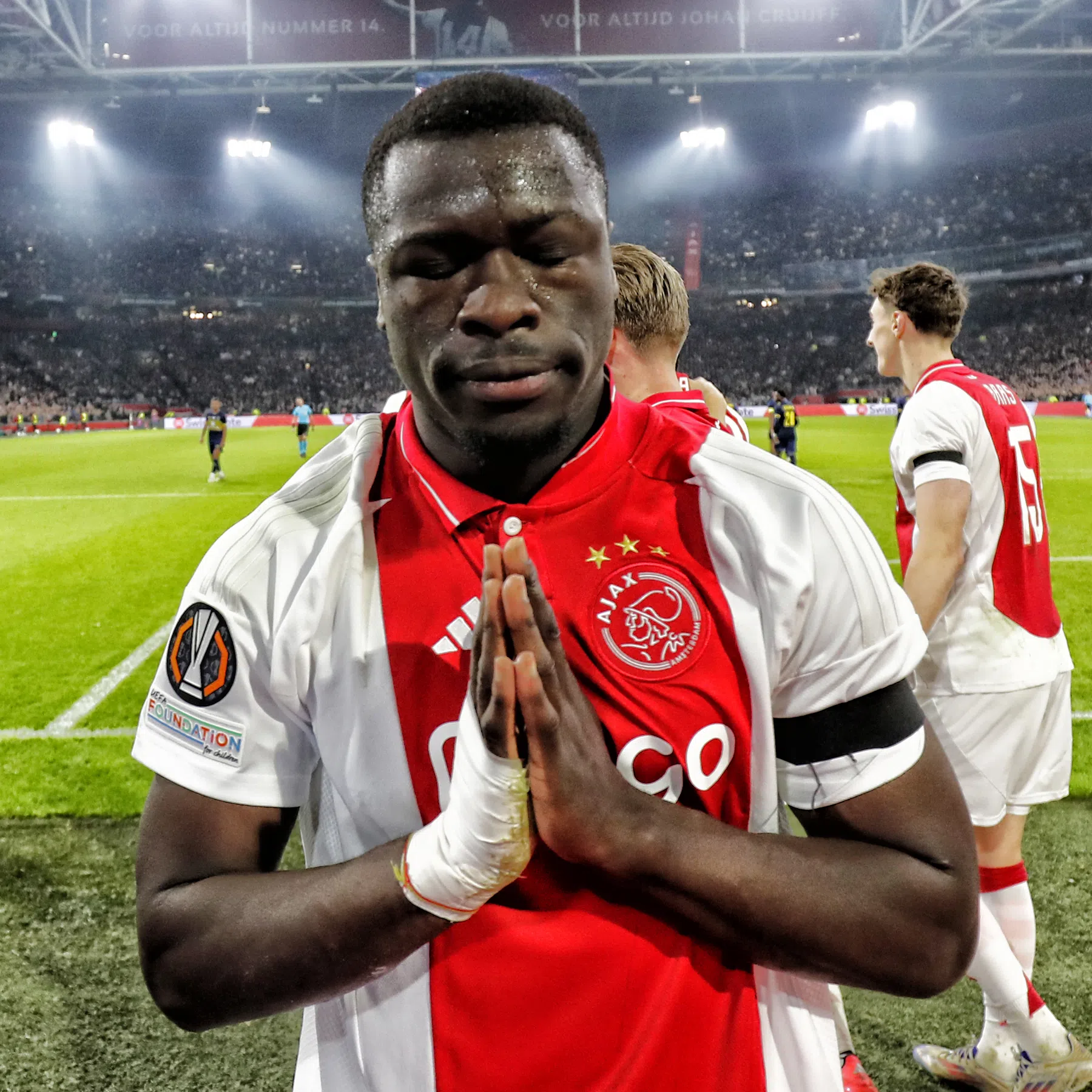 Farioli ook blij met fysieke ontwikkeling Brobbey