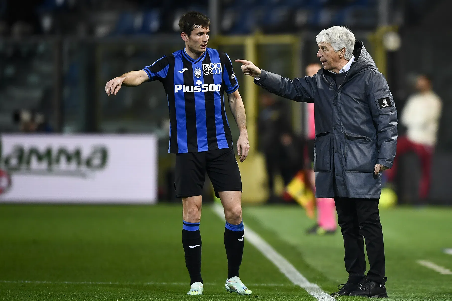 Lof voor alleenheerser De Roon: 'Hij is mijn coach op het veld'