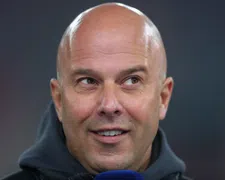 Thumbnail for article: 'Guardiola behoort door Slot opeens tot een ouderwetse groep trainers'