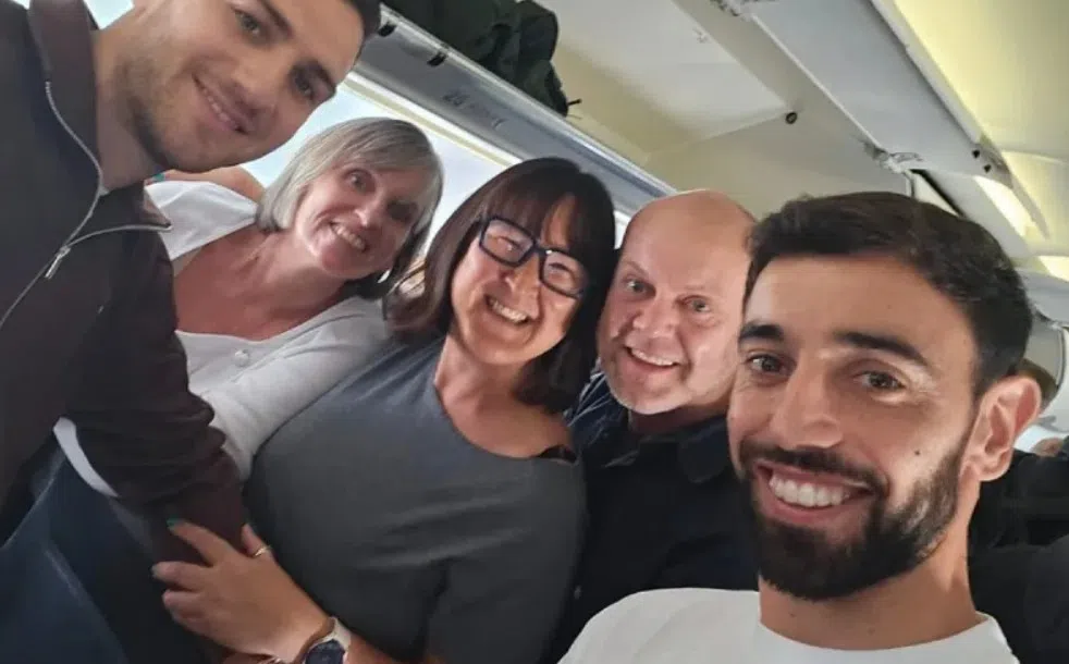 Fernandes ontpopt zich tot redder tijdens vlucht van Manchester naar Lissabon