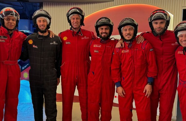 Hazard troeft Mbappé qua snelheid af op de kartbaan