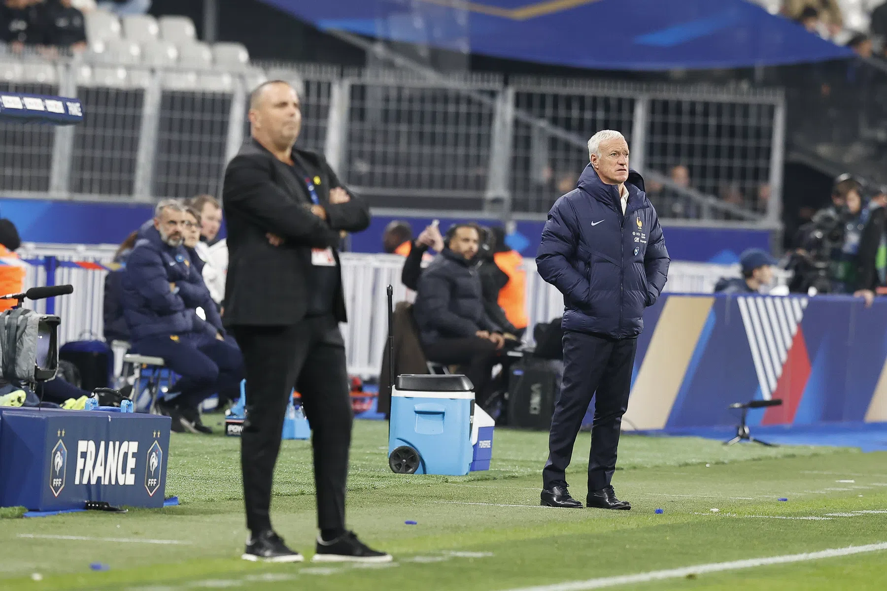 Deschamps verdedigt Mbappé na wanvertoning in troosteloos decor