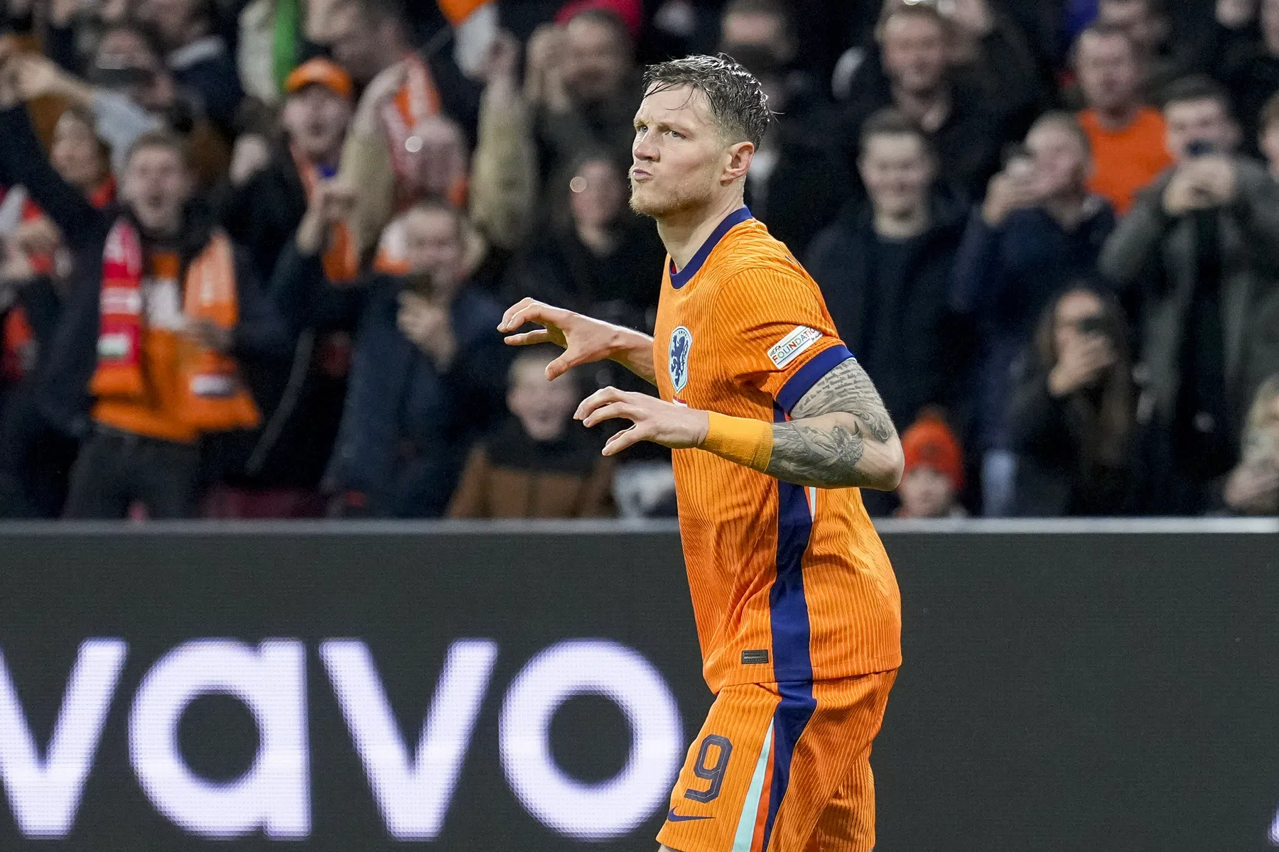 Weghorst begrijpt ophef over juichen en zoekt Hongaarse kleedkamer op