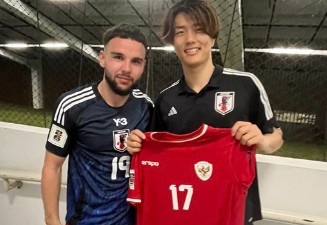 NEC-spelers Verdonk en Ogawa ruilen shirts in Azië