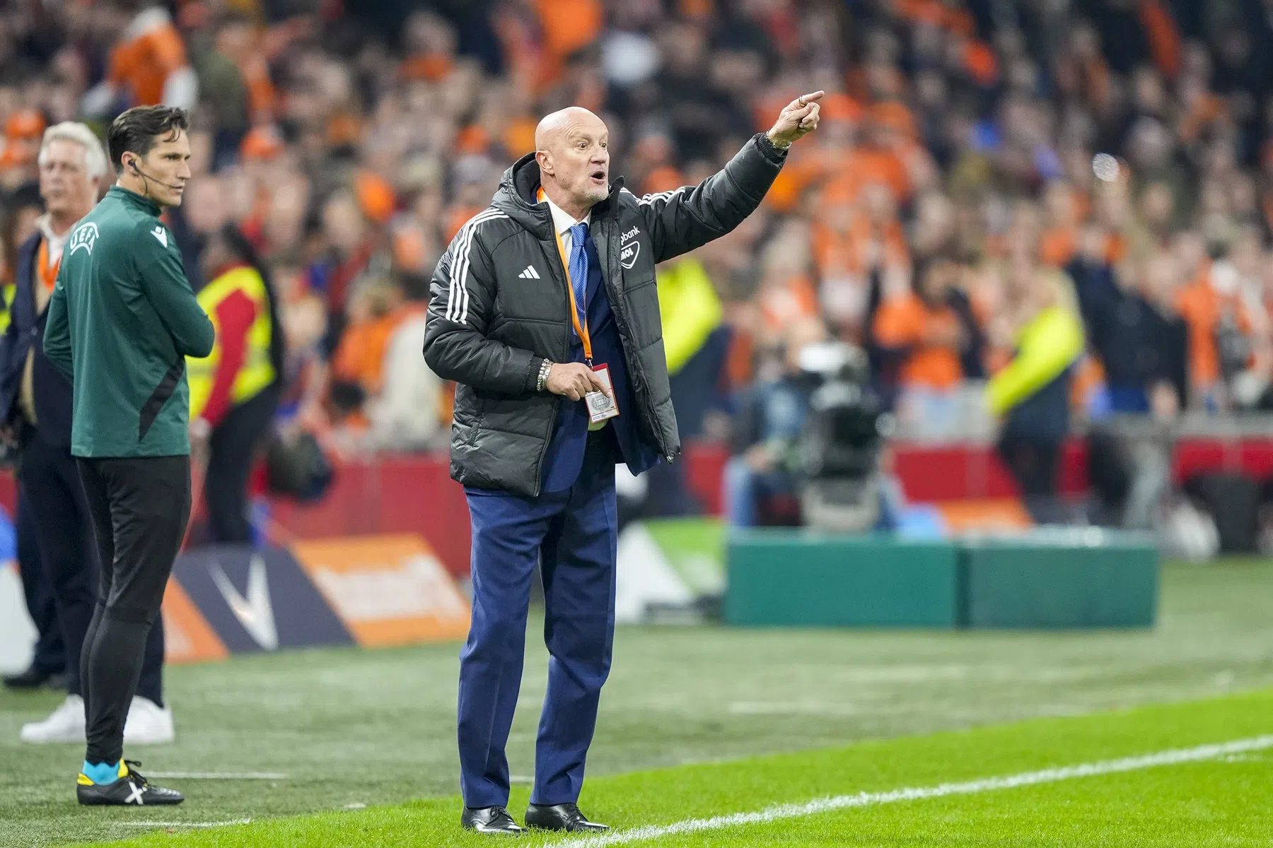 Bondscoach Hongarije neemt juichende Weghorst niets kwalijk