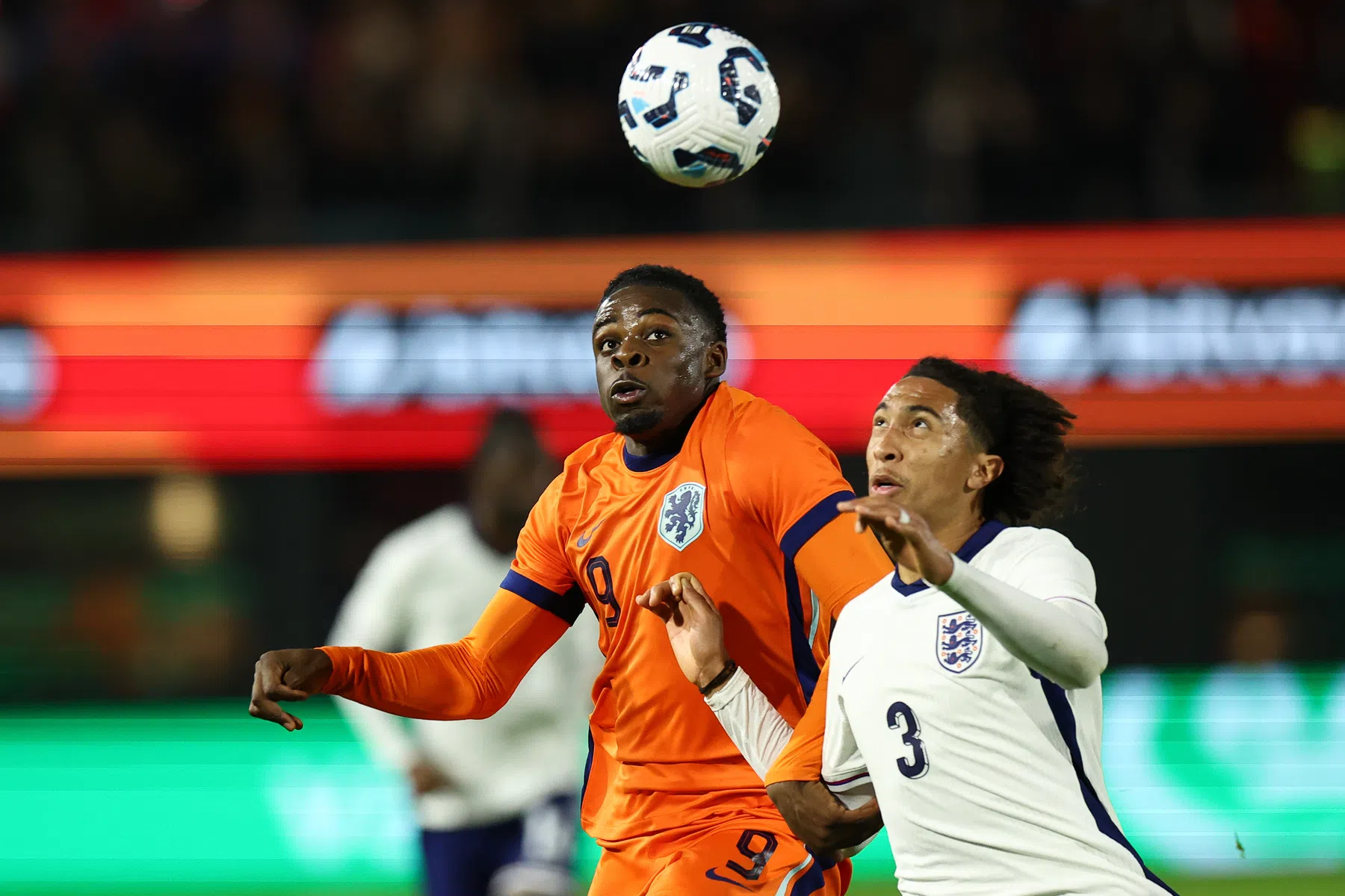 Blessures vormen smet op vermakelijke remise Jong Oranje en Engeland