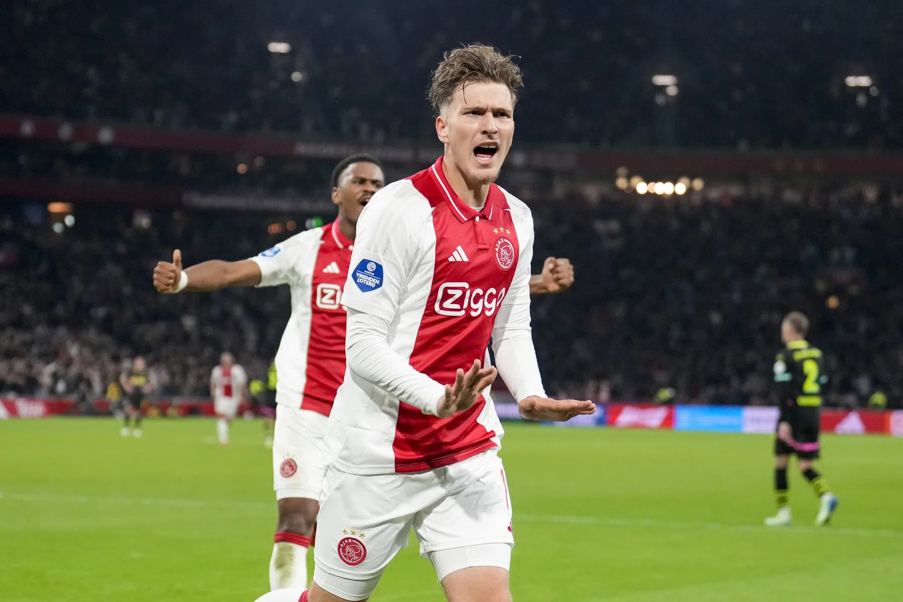 Ajax slaat slag en breekt contract Godts open: 'Hij is echt opgebloeid'