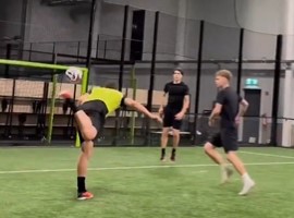 Dit moet je zien: Zlatan (43) toont ongekende klasse met karategoal