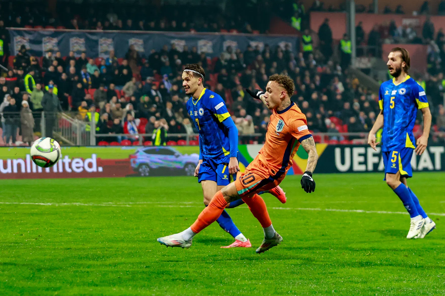 Oranje op Rapport: Lang klein lichtpuntje, 'tribuneklanten' zakken door het ijs