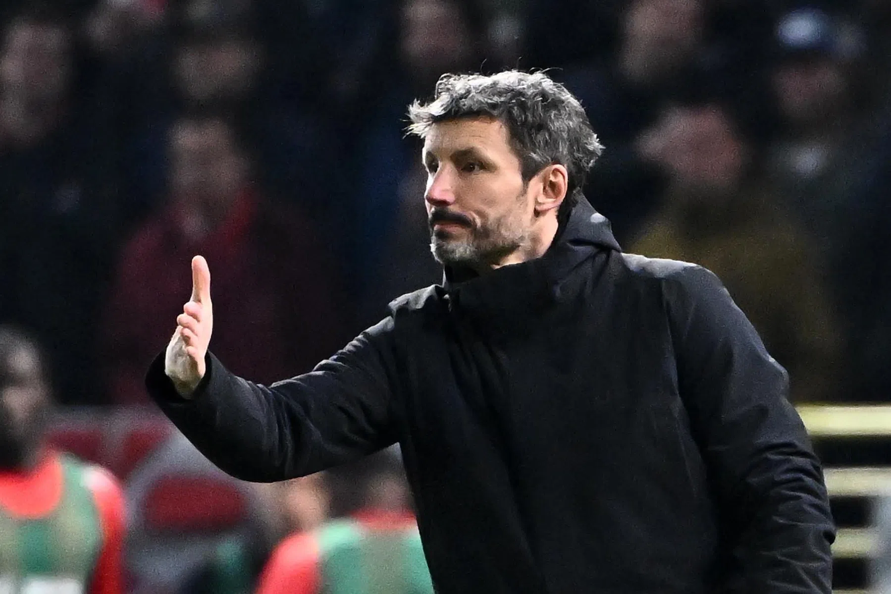 Van Bommel wacht met comeback als trainer: 'Ik heb liever de tijd'