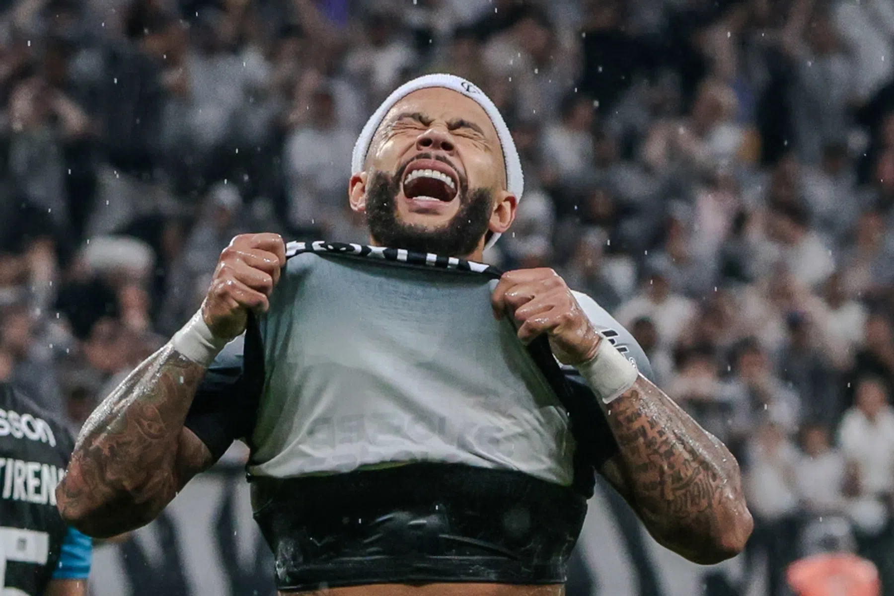 Belangrijke Memphis loopt na de wedstrijd leeg: 'Ik ben boos'