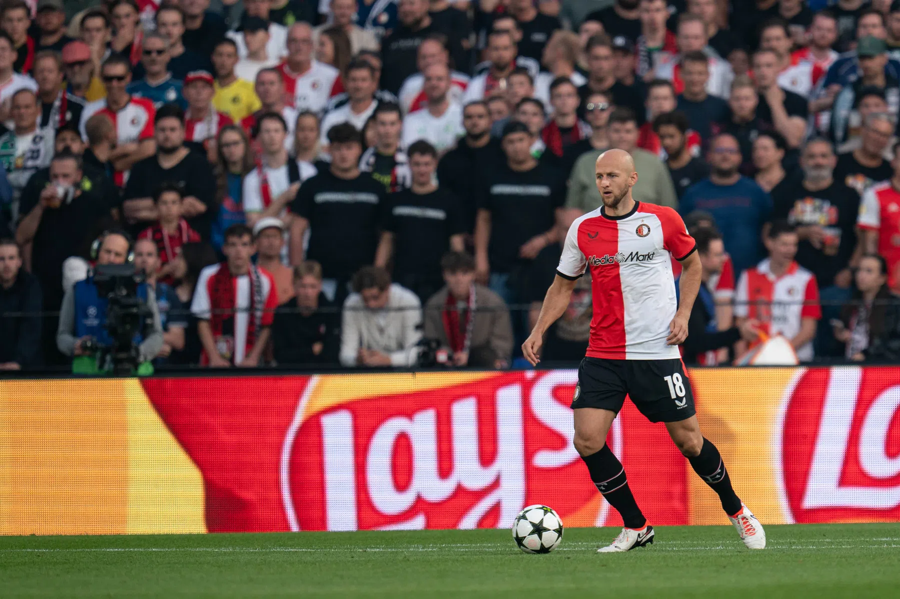 Trauner laat zich zien op groepstraining van Feyenoord